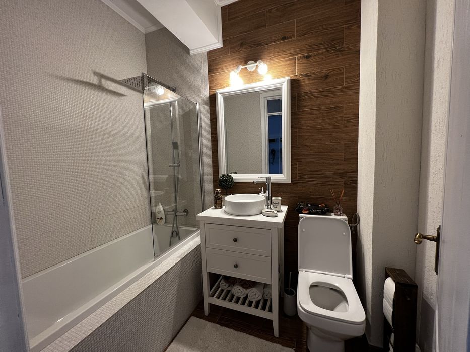 Apartament 3 camere de închiriat