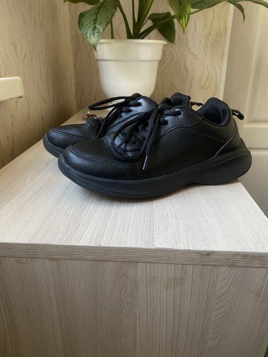 Продам кроссовки и сланцы доставка бесплатно