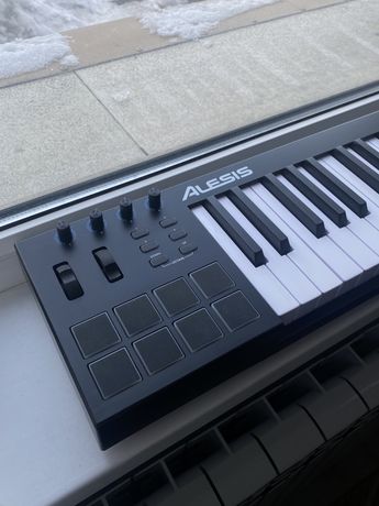 MIDI клавиатура, Alesis V49