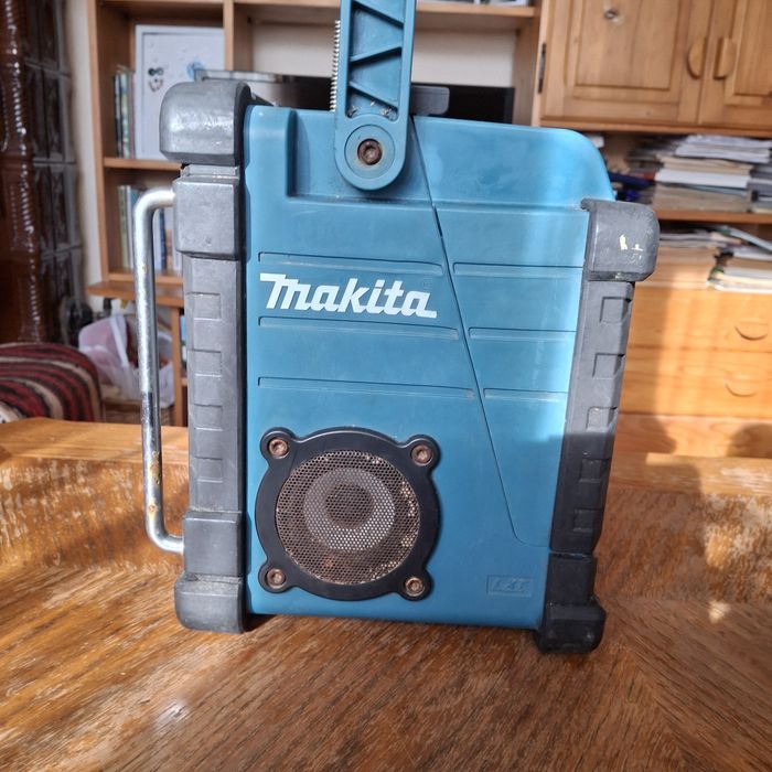 Radio Makita cu adaptor la 220v