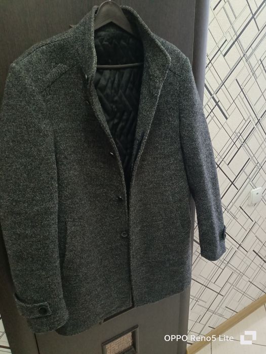 Прлдам пальто мужское купил по размеру не подашло большое 52  р. серый