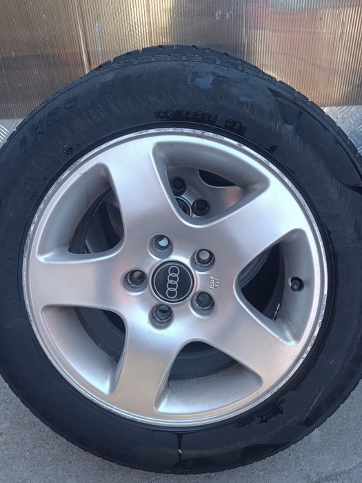 Vând 4 genți aluminiu cu tot cu anvelope 195/65R15