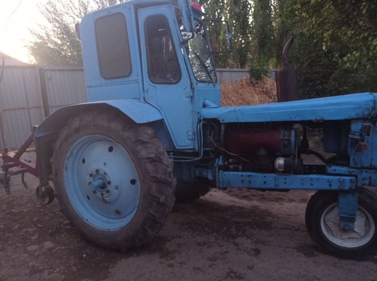 T28 traktor prsepi kultivatori b.n