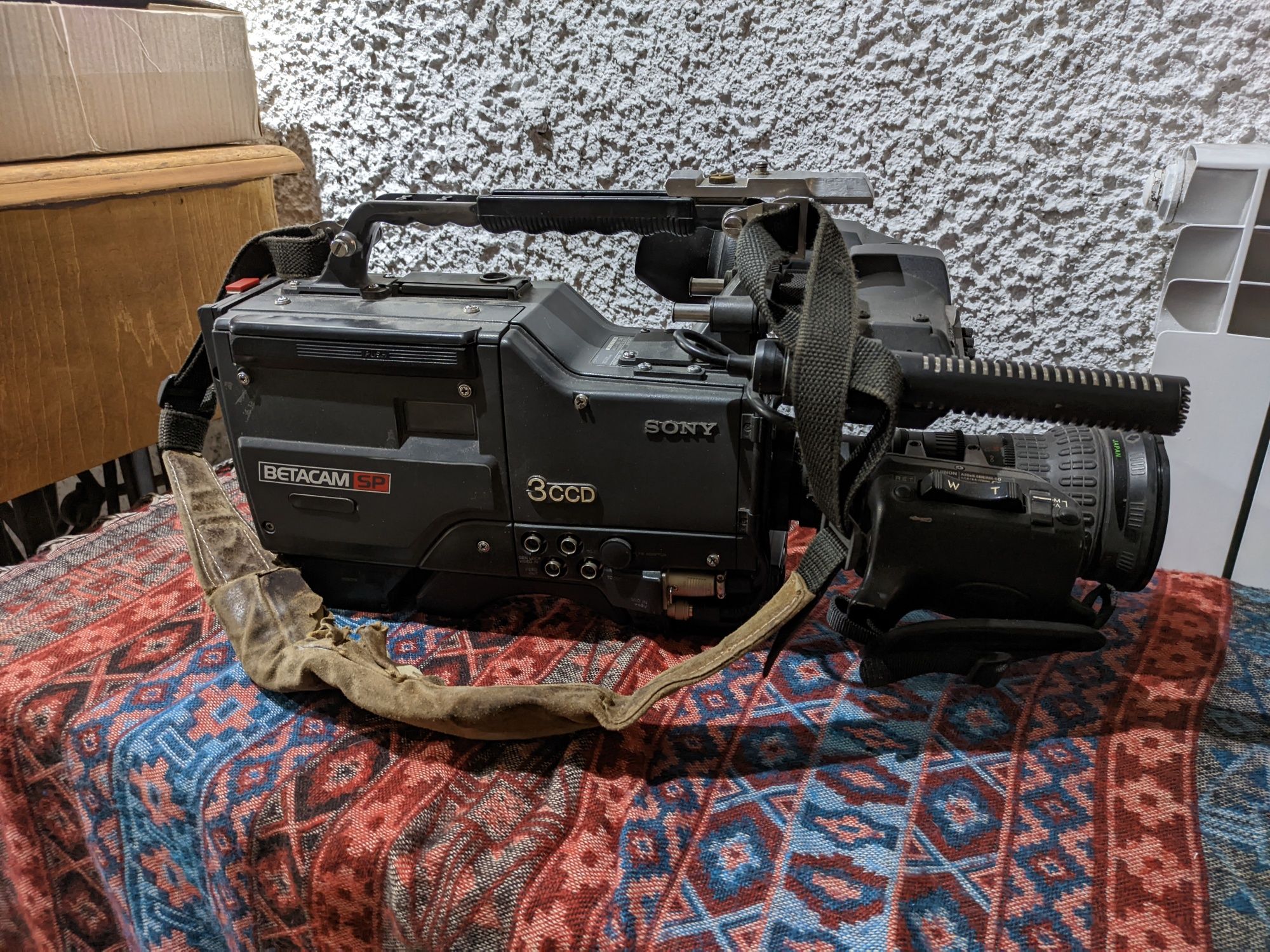 Видеокамера Sony Betacam BW300AP