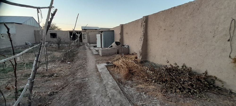 Qurilishi tugallanmagan xovli joy 400 m²