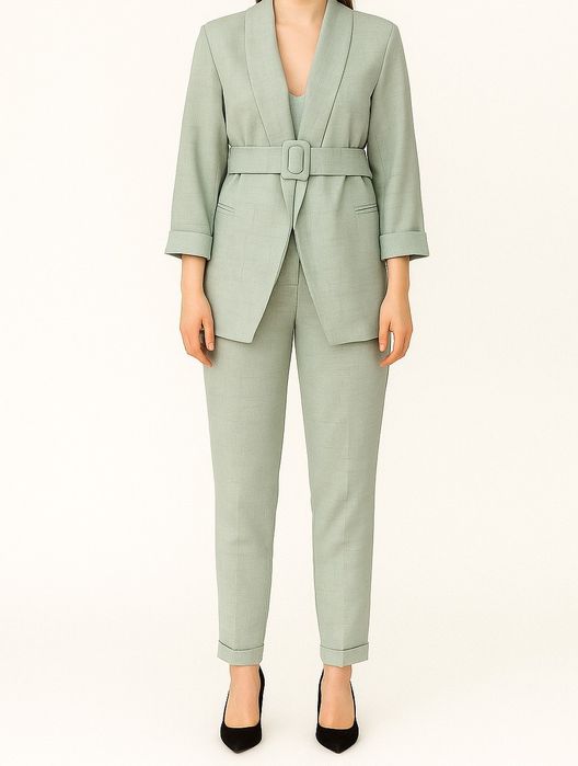 Продам костюмы женские