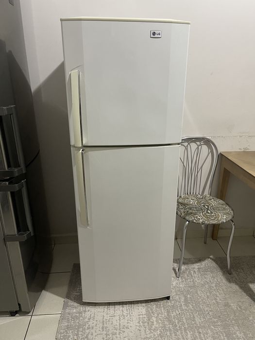 Продам б/у рабочий холодильник LG