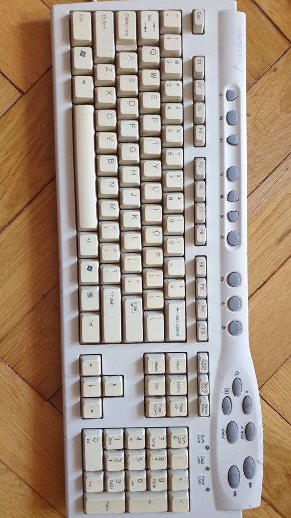 Vand tastaturi vintage, vechi, de colectie (Benq, Lenovo, Chicony)