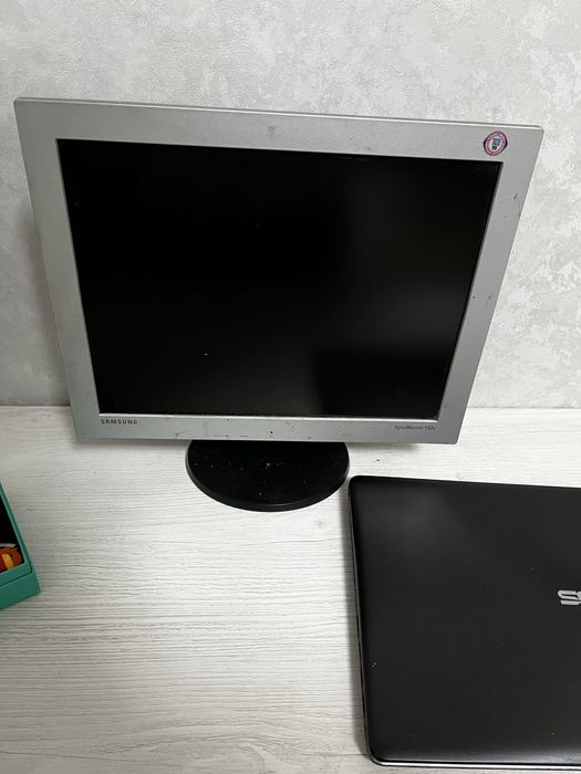 Монитор Samsung SyncMaster 152v