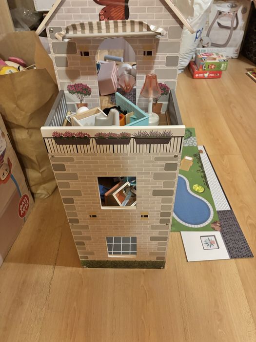 Casuta din lemn pentru fetite