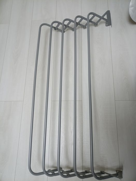 Выдвижная металлическая вешалка для белья