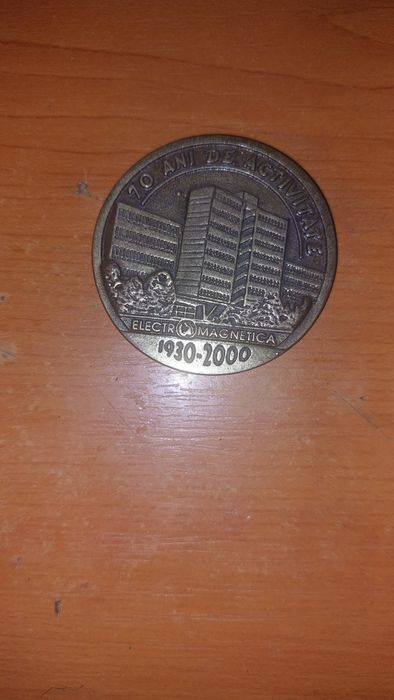 Vând medalie aniversară ELECTRO MAGNETICA 1930-2000