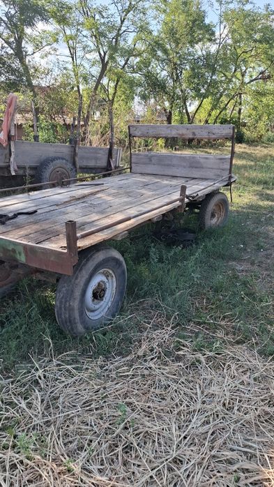 Vând căruță/platforma de cai