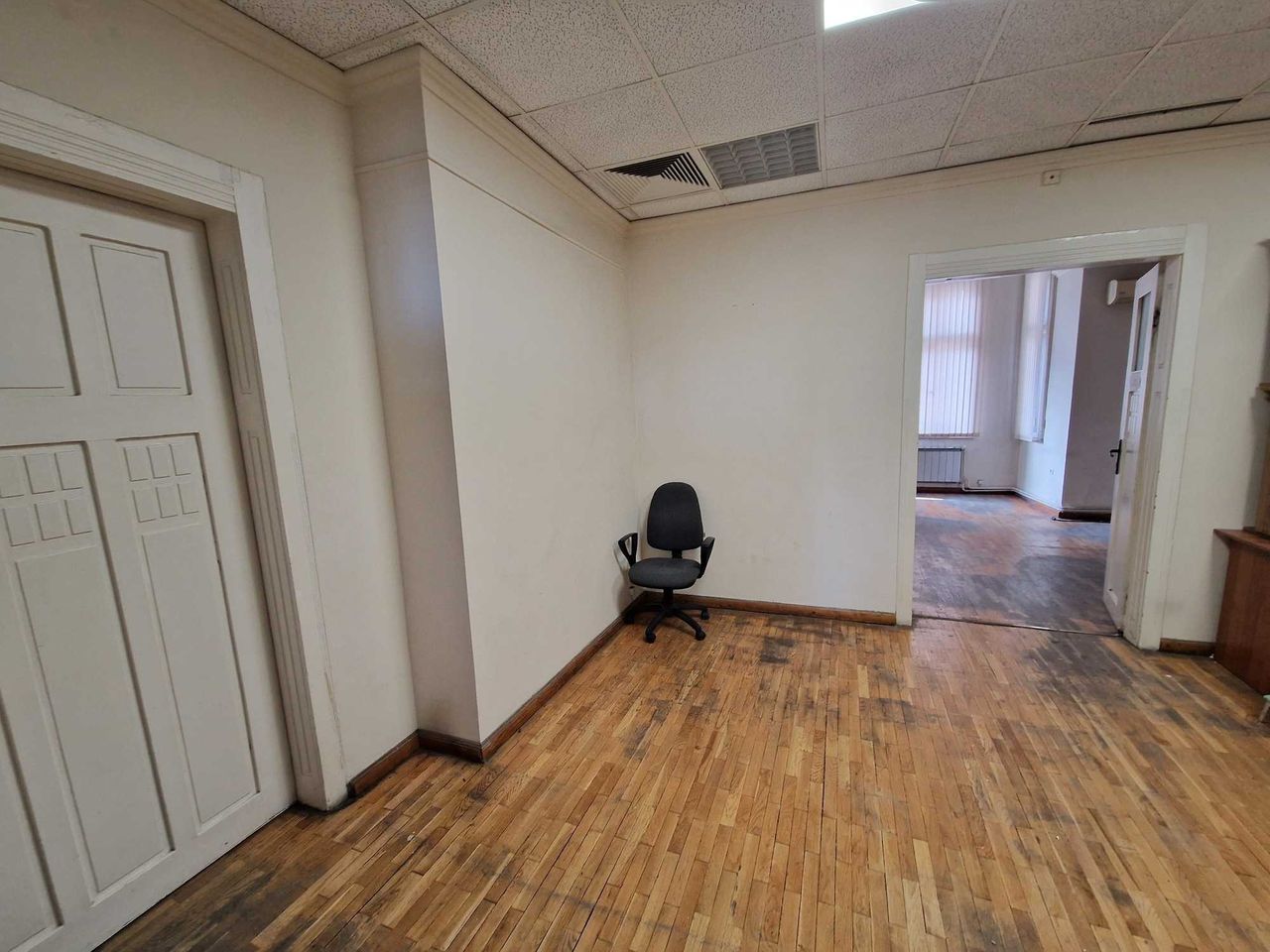 Дава се под наем Офис в София, Център - 850 кв.м за 8500 € - Снимка #3