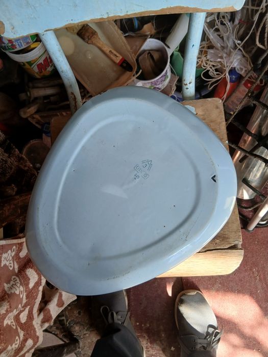 Сутна стекло .  .