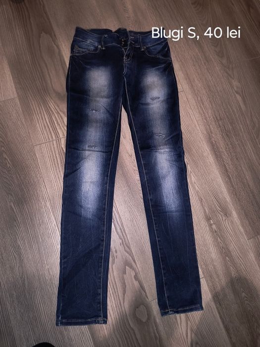 Vând 5 perechi de blugi și o salopeta de blugi la un preț foarte bun