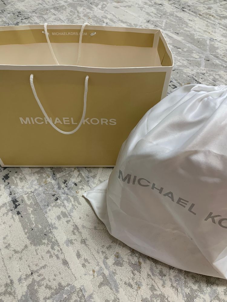 Продам рюкзак Michael Kors оригинал