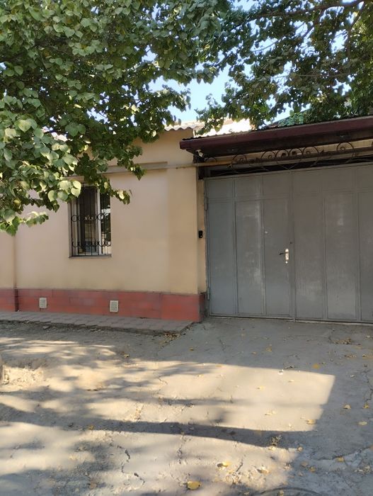 Продается дом у дороги