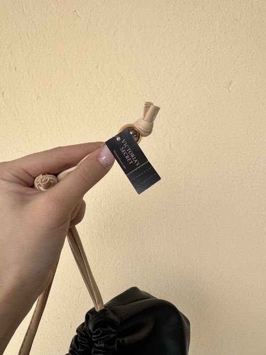 Необычная мини-сумка Victoria’s Secret