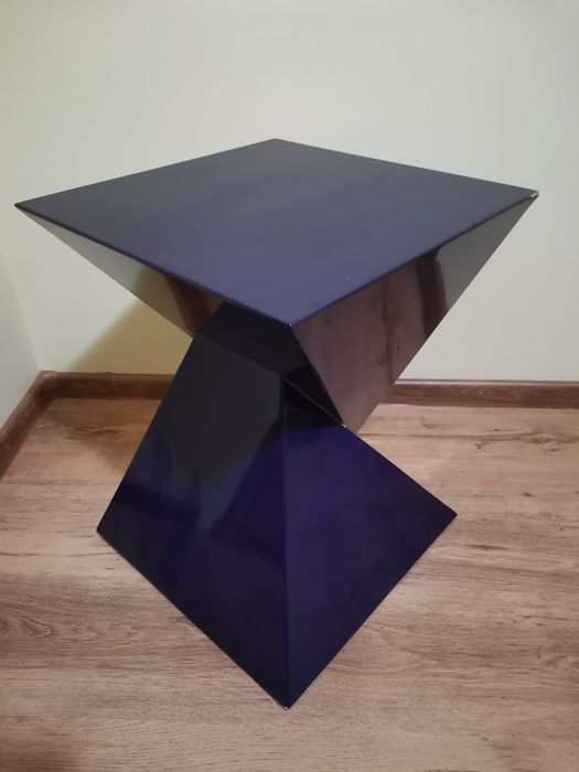 Маса с нестандартна форма