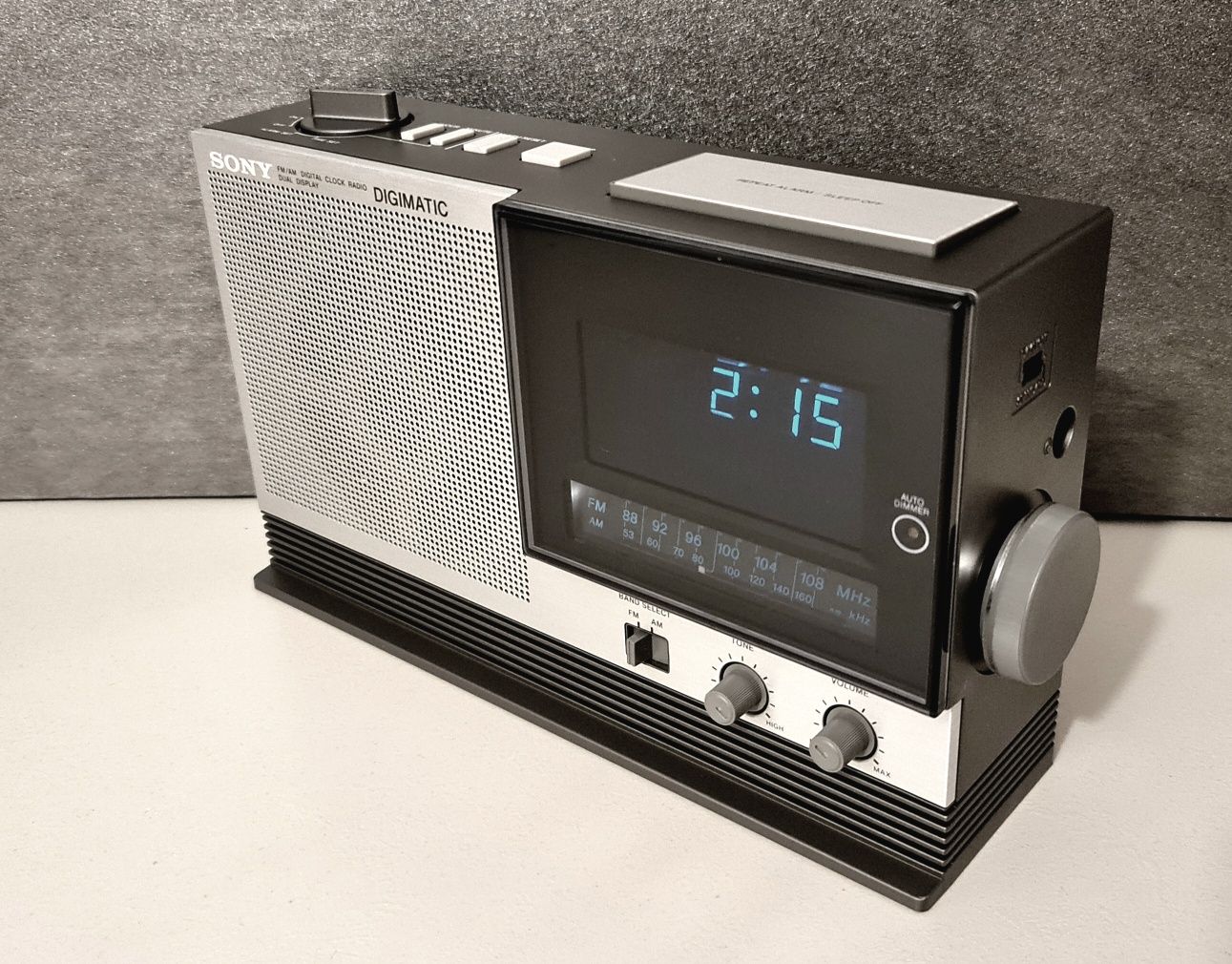 Sony icf c 22 w .