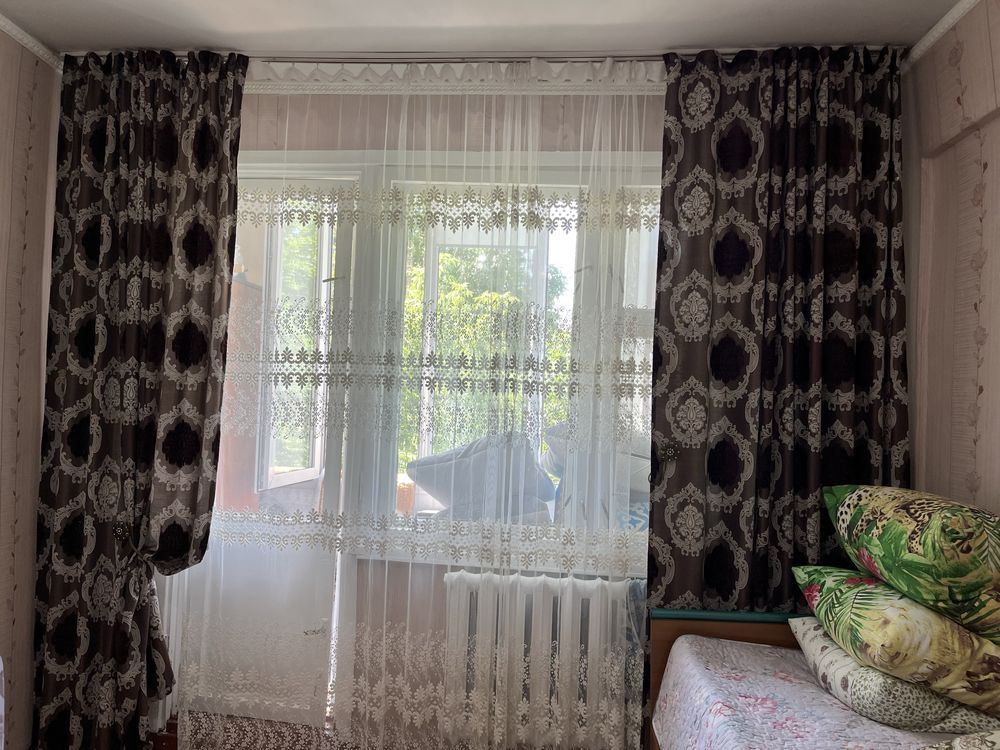 Продаю шторы,материал плотный