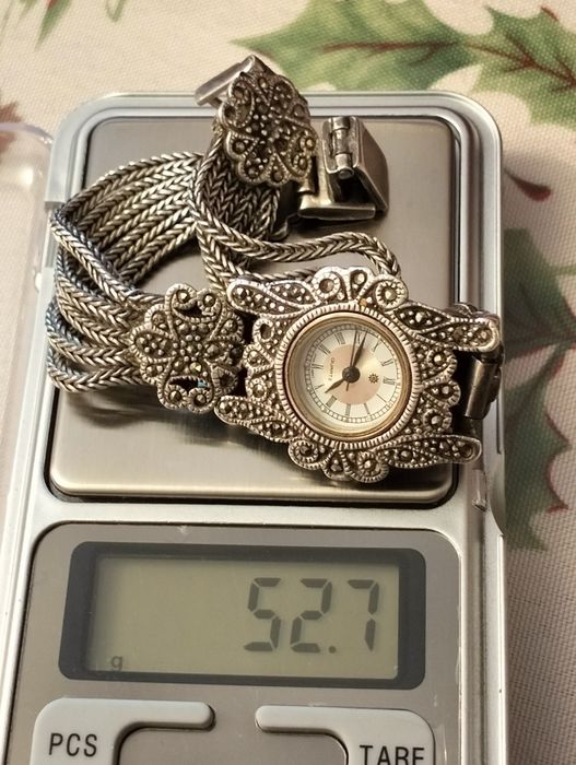 Серебряные часы часовщик проверил.Часы идут