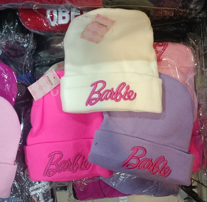 Дамска зимна шапка Barbie, зимни шапки