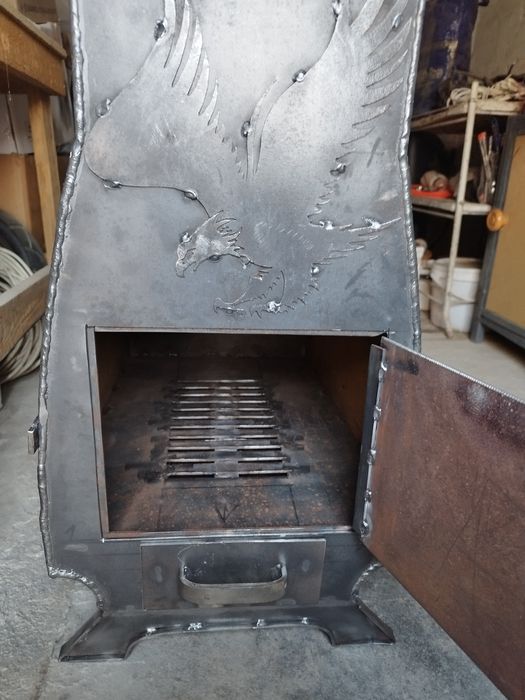 Pechka sotiladi piliti ko'mir va otinga