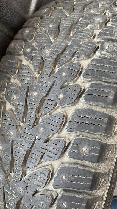Продам комплект. Зимняя резина шипованная KUMHO 215/60 R17 T100