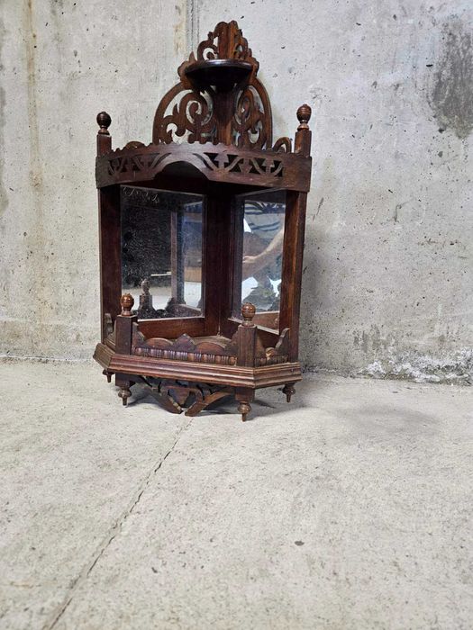 Витрина за стена