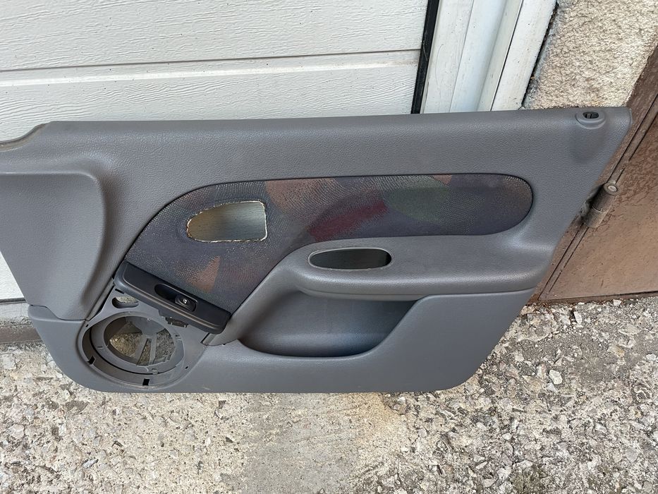 Кора предна дясна врата Renault Clio 2 и стъглоповдигач