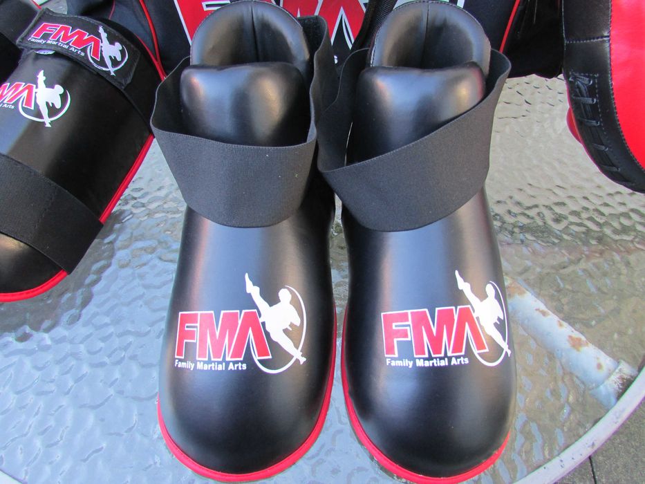 Екипировка за карате - кик бокс FMA