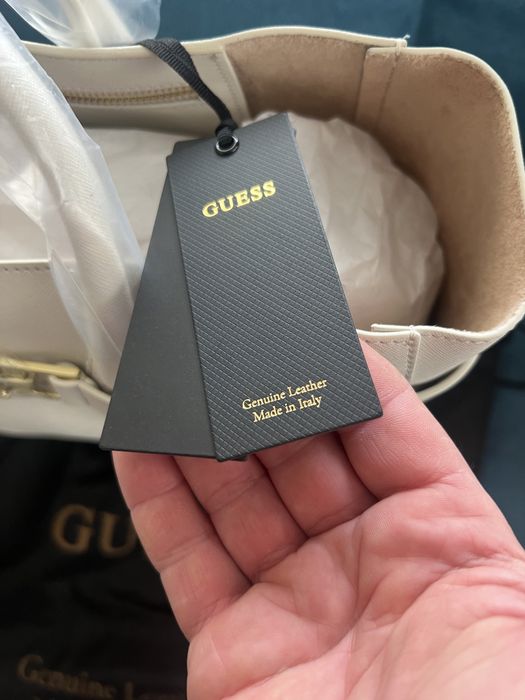 Чанта GUESS.Нова и 100% оригинал.С етикети,противопрахова торба,кутия