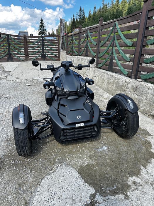 Can-Am Ryker 900 STD 923 km / Se conduce cu B