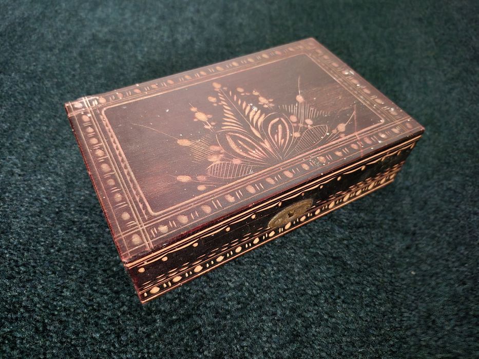 Vând Cutie depozitat bijuteri lemn Model artizanat scluptat de mesteri