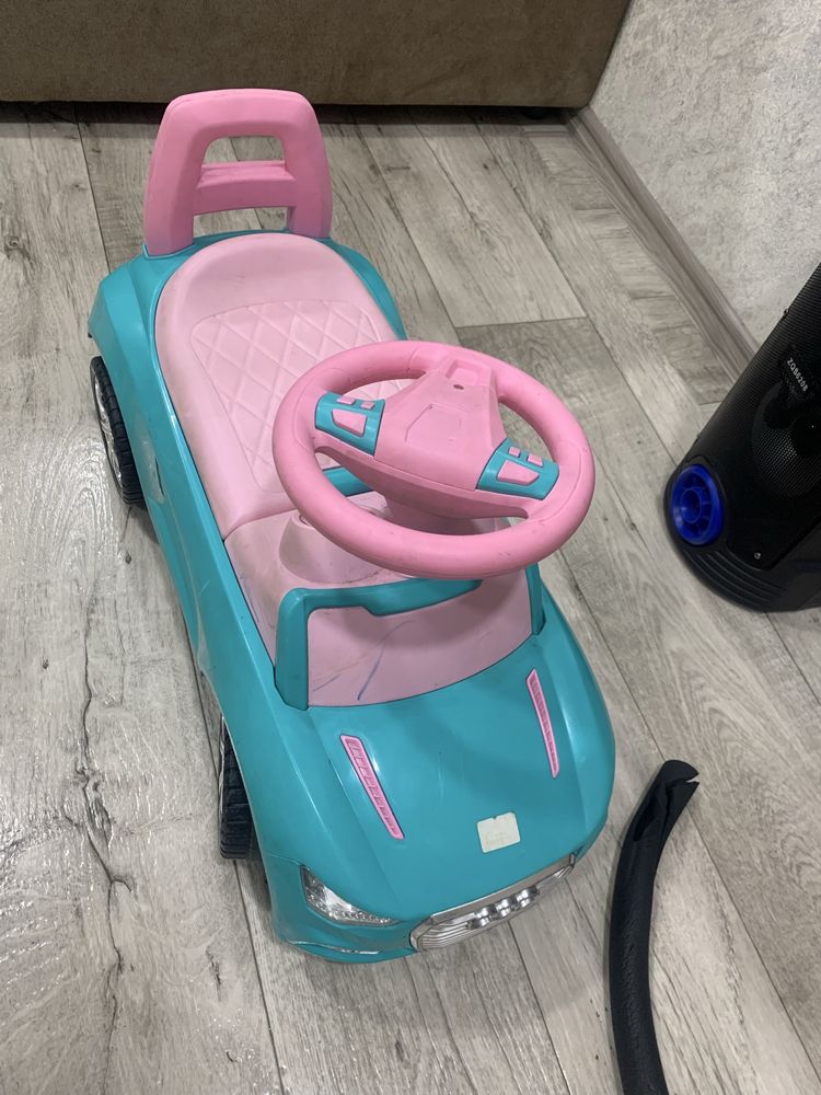 Продам машинку детскую