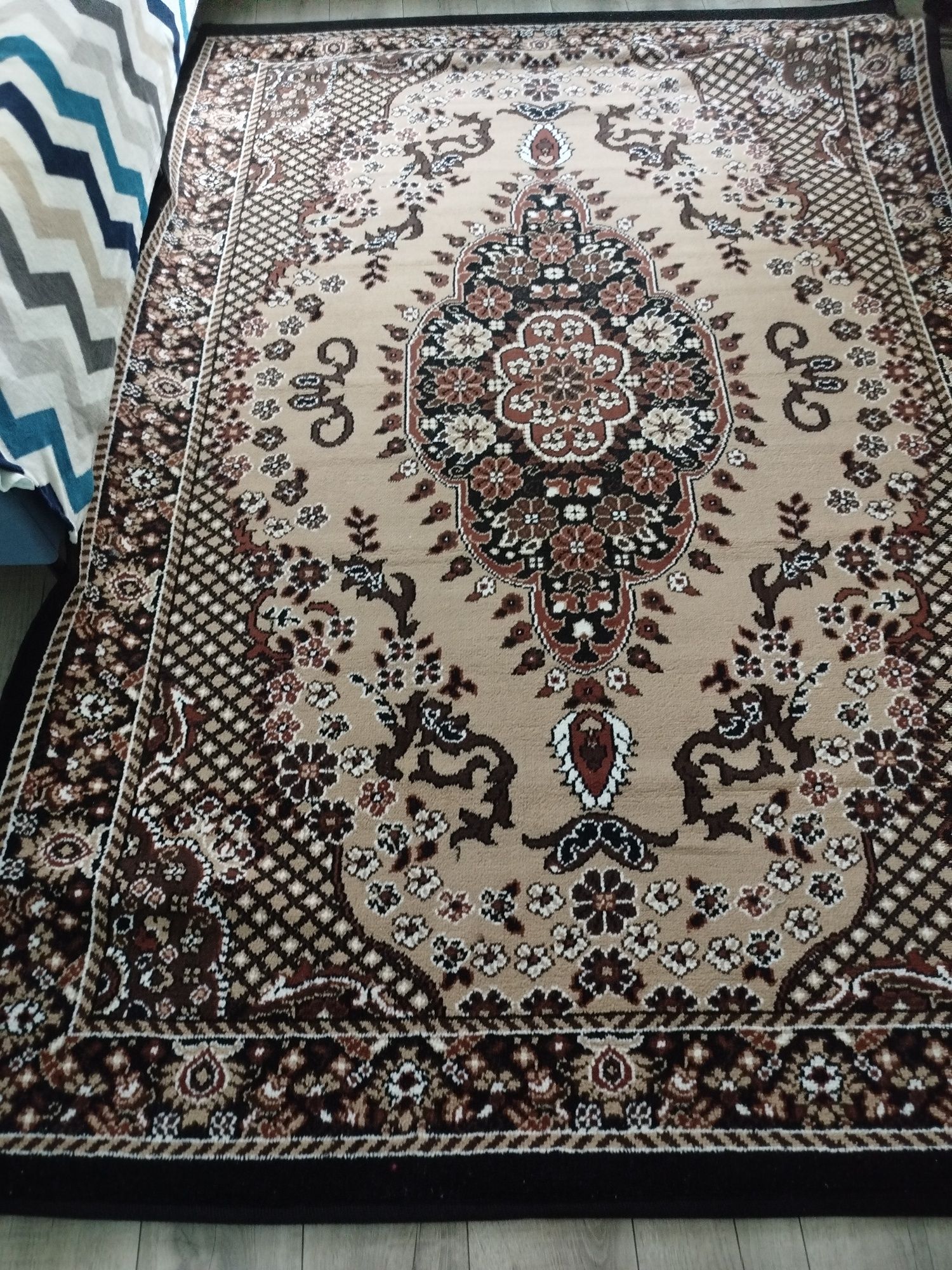 Персийски килим със забележки