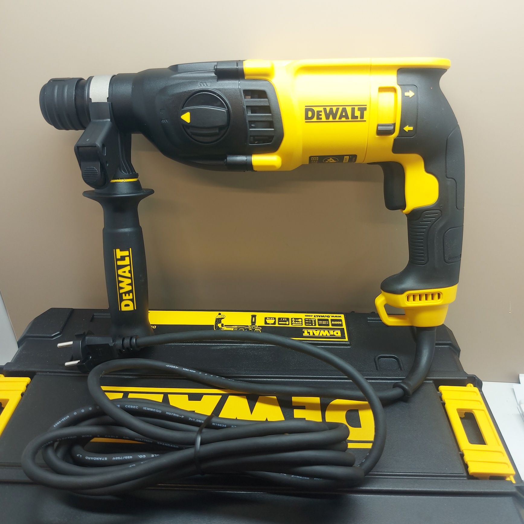 ПРОМОЦИЯ.Електрически перфоратор DEWALT D25133K-QS