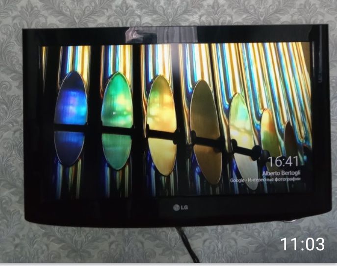 Продают телевизор 30000 с приставкой.