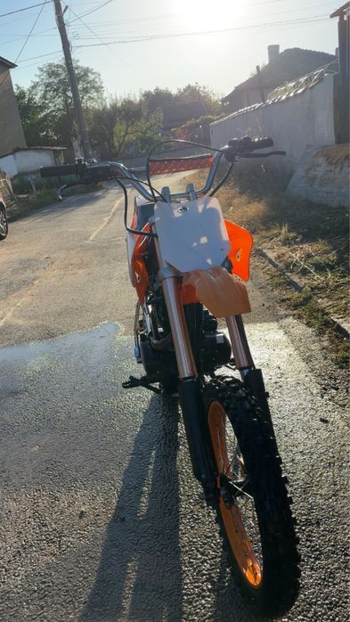 Продава се кросов мотор 250 кубика