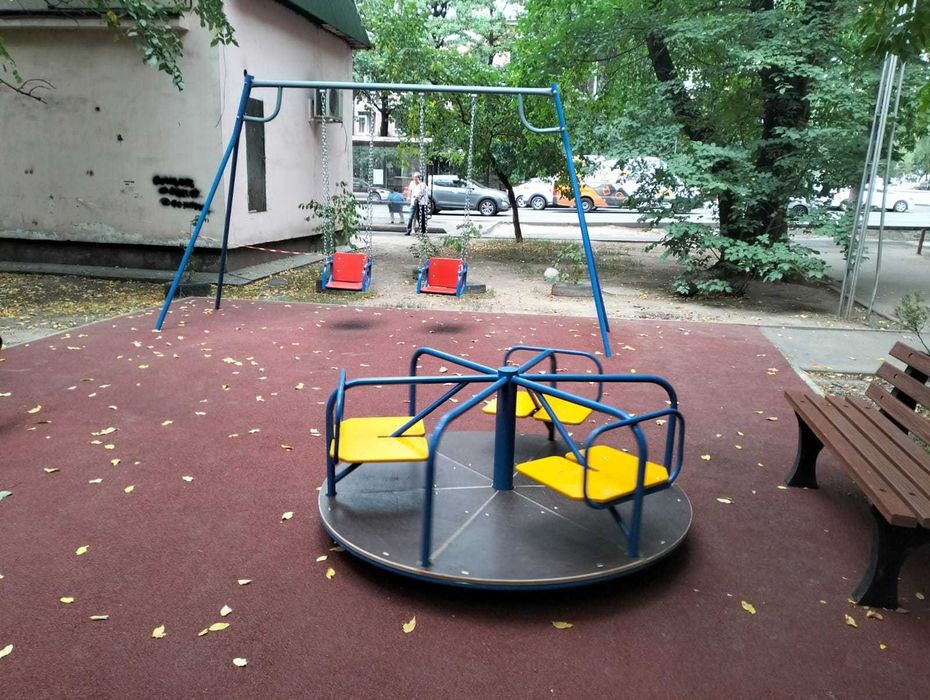 Детские высокопрочные качели и карусели. Монтаж бесплатно.