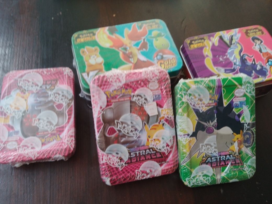 Pokemon карти в метални кутии