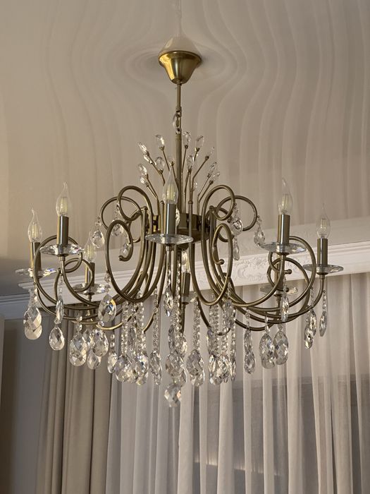 Люстры для зала, две штуки.