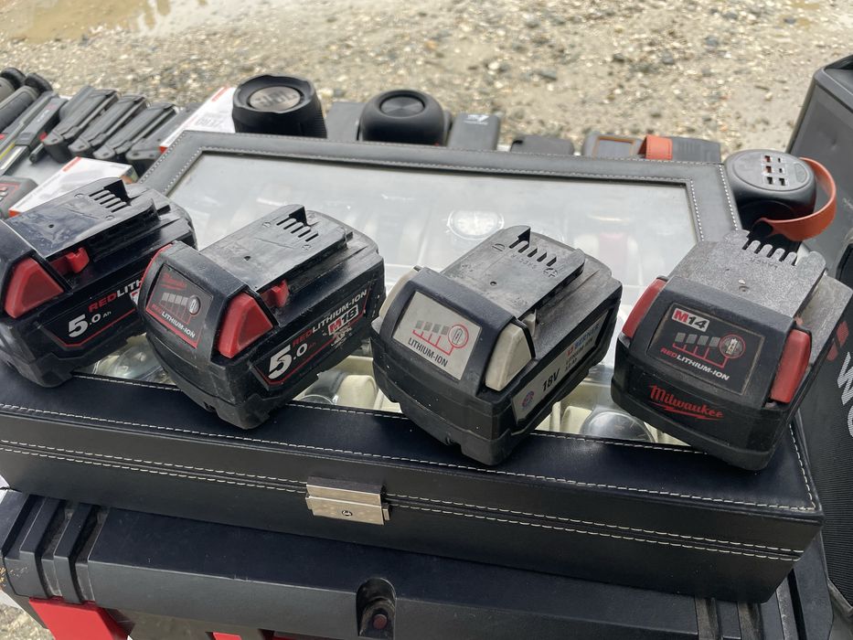 Baterii milwaukee si incarcator 6 porturi