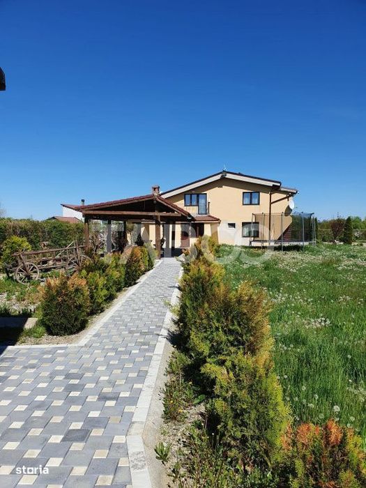 Casa la 5 minute de Fagaras Ultramoderna 300 mp utili la cheie