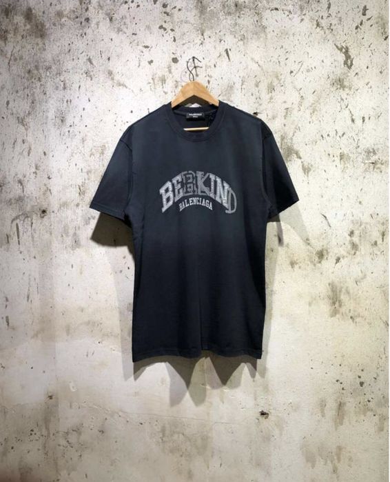 Tricouri balenciaga lichidare