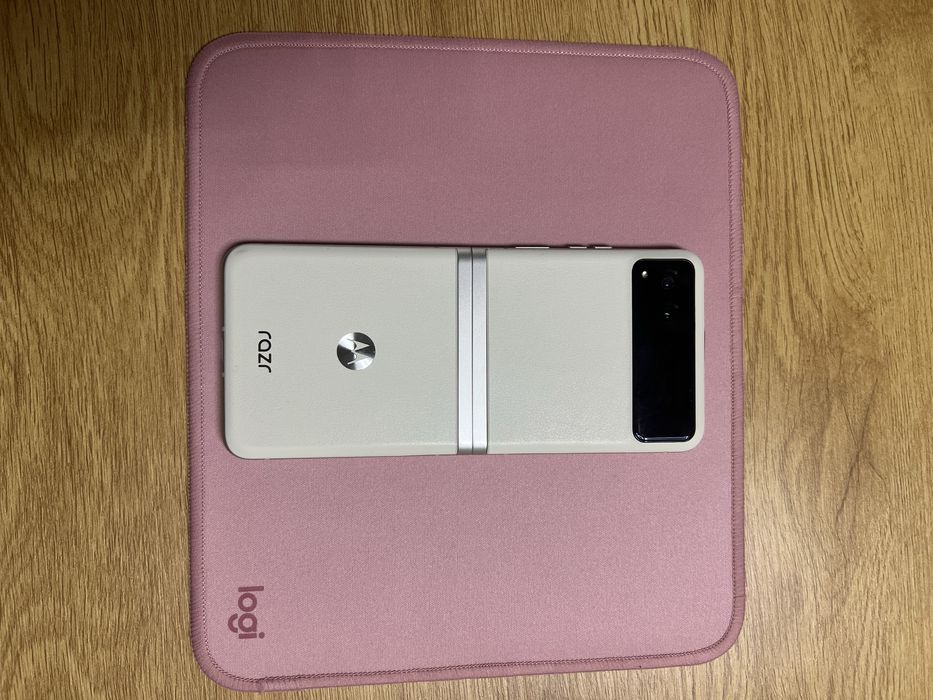Motorola razr 40 Vanilla Cream