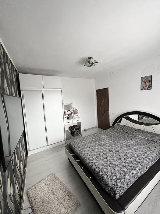 Apartament 3 camere de vanzare in Calimanesti