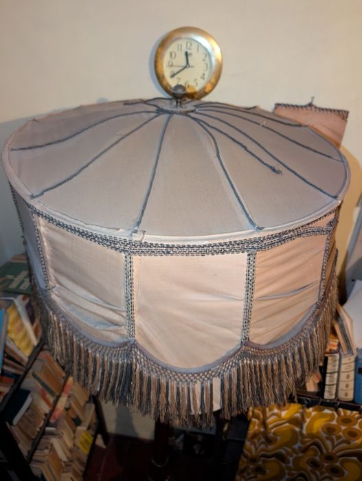 Lampadar cu picior de lemn